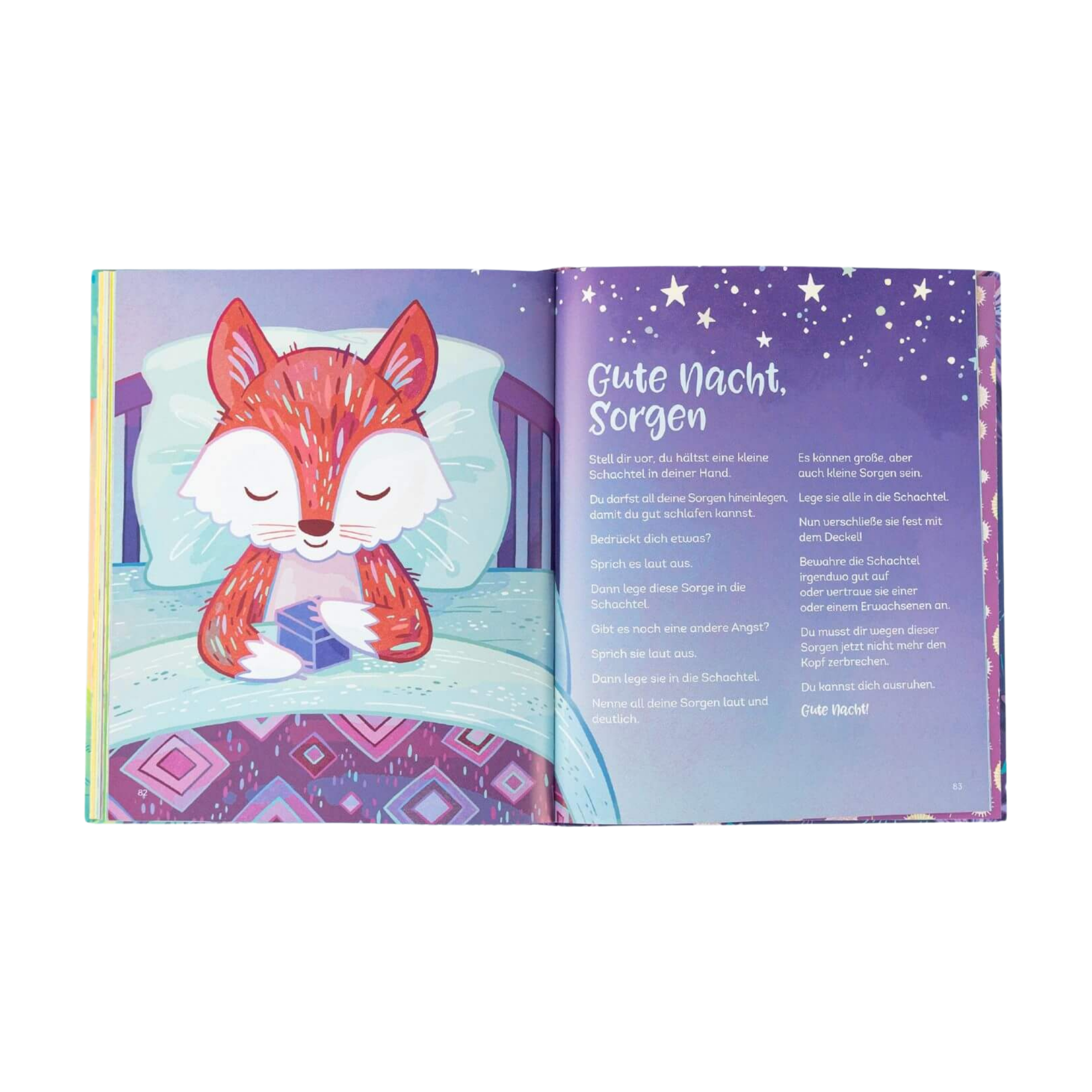 Achtsamkeit im Doppelpack vom Zuckersüß Verlag zeigt einen Fuchs im Bett, die Augen geschlossen mit einem Kissen. Auf der rechten Seite, unter einem Sternenhimmel, lädt der Text "Gute Nacht, Sorgen" zu innerer Ruhe durch sanfte Meditationsübungen ein.