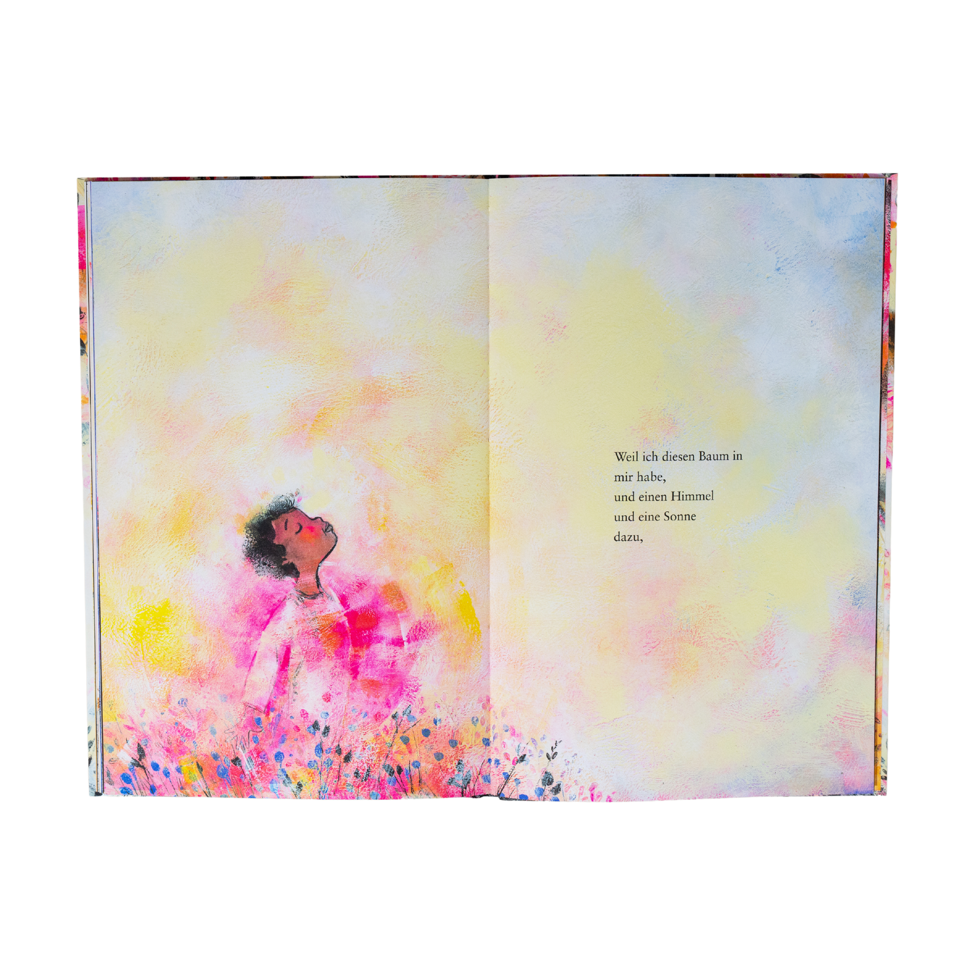 Eine illustrierte Seite aus "Der Baum in mir" von Corinna Luyken zeigt eine dunkelhaarige Person in einem farbenfrohen Blumenfeld mit pastellgelben, rosa und blauen Farbtönen.