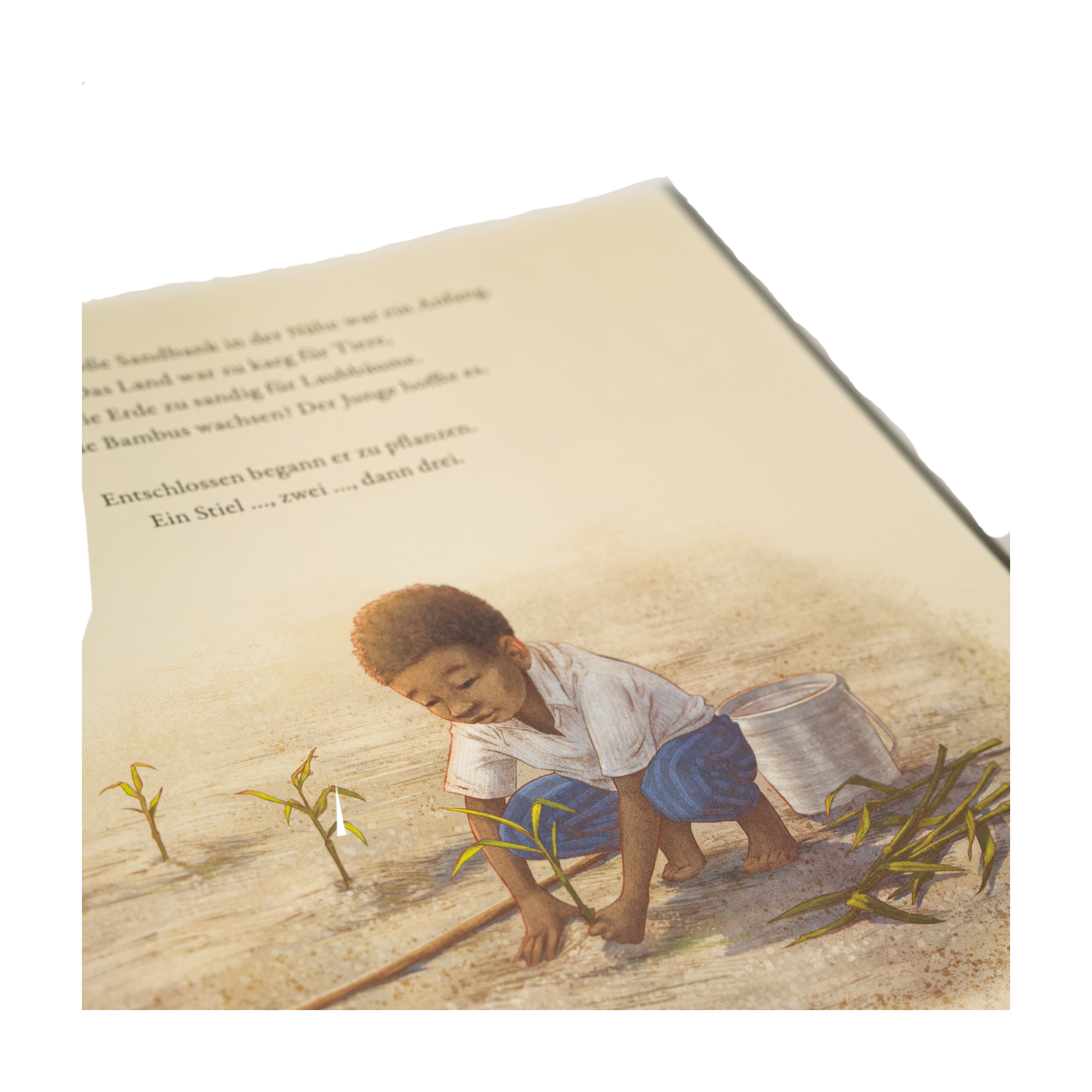 Eine wunderschön illustrierte Seite aus "Der Junge, der einen Wald pflanzte" von Sophia Gholz zeigt ein lockiges Kind, das mit Stock und Eimer Setzlinge pflanzt; über der Szene steht ein Text.