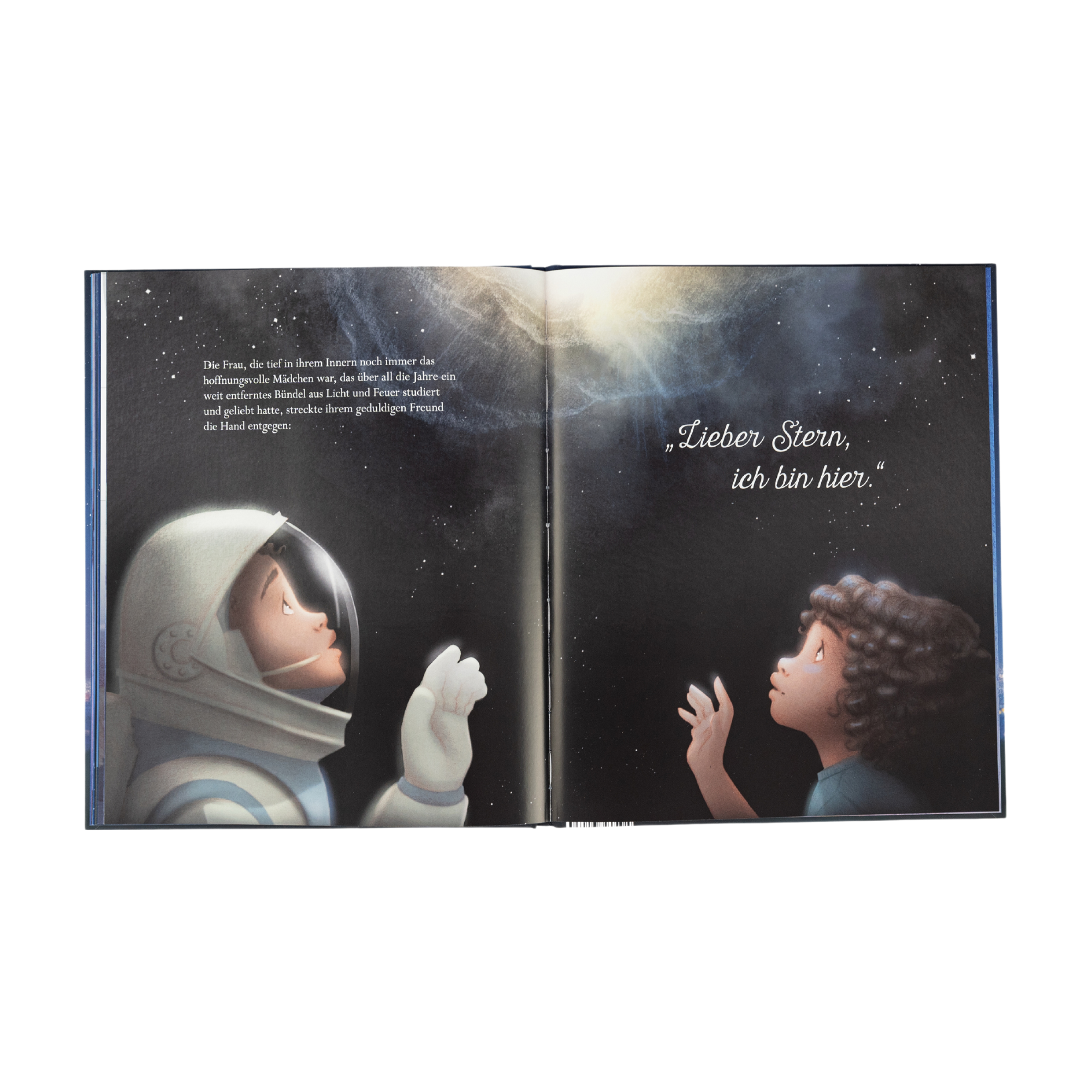 Folge deinem Stern" von Stephanie V.W. Lucianovic ist ein wunderschön illustriertes Kinderbuch über Freundschaft und Träume zwischen den Sternen. Es zeigt ein Astronautenkind und einen lockigen Freund, die einen hellen Stern mit den Worten Lieber Stern, ich bin hier" betrachten.