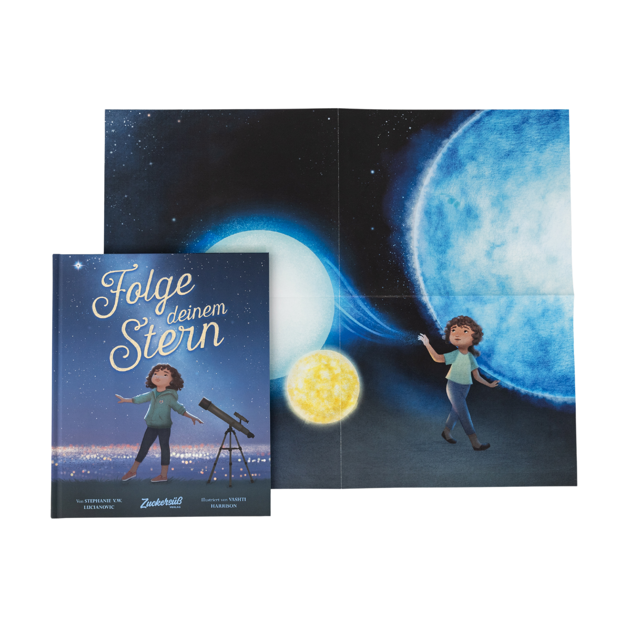 Das Kinderbuch "Folge deinem Stern" von Stephanie V.W. Lucianovic zeigt ein gelocktes Kind mit einem Teleskop unter einem Sternenhimmel. Daneben ist groß ein Poster aus dem Buch zu sehen, auf dem ein Kind vor großen Planeten steht.