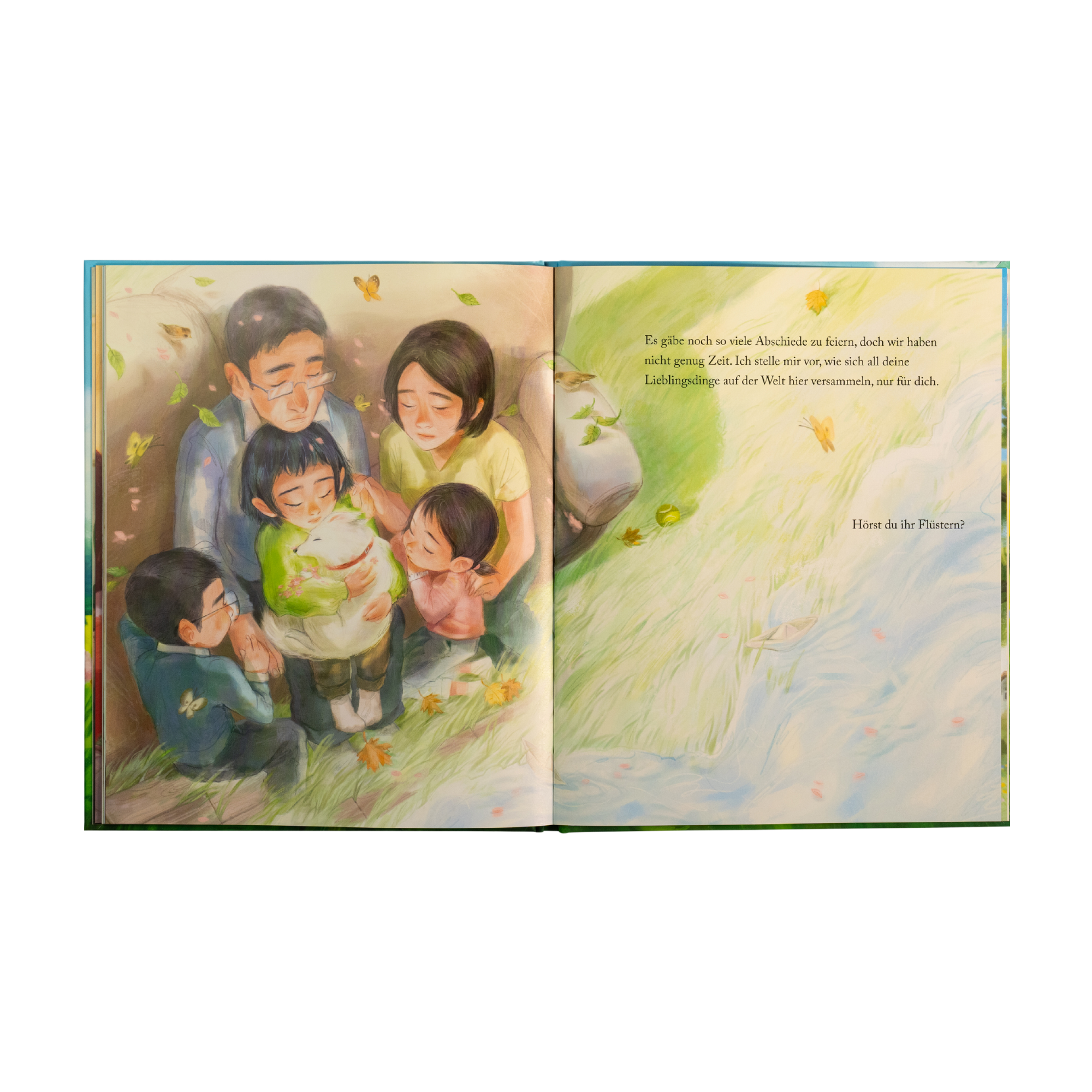 Eine fünfköpfige Familie sitzt im Gras und hält einen Hund im Arm. "Für immer in meinem Herzen" von Kelly Wu behandelt das Thema Trauer und Verlust und zeigt, wie Kinder damit umgehen können.