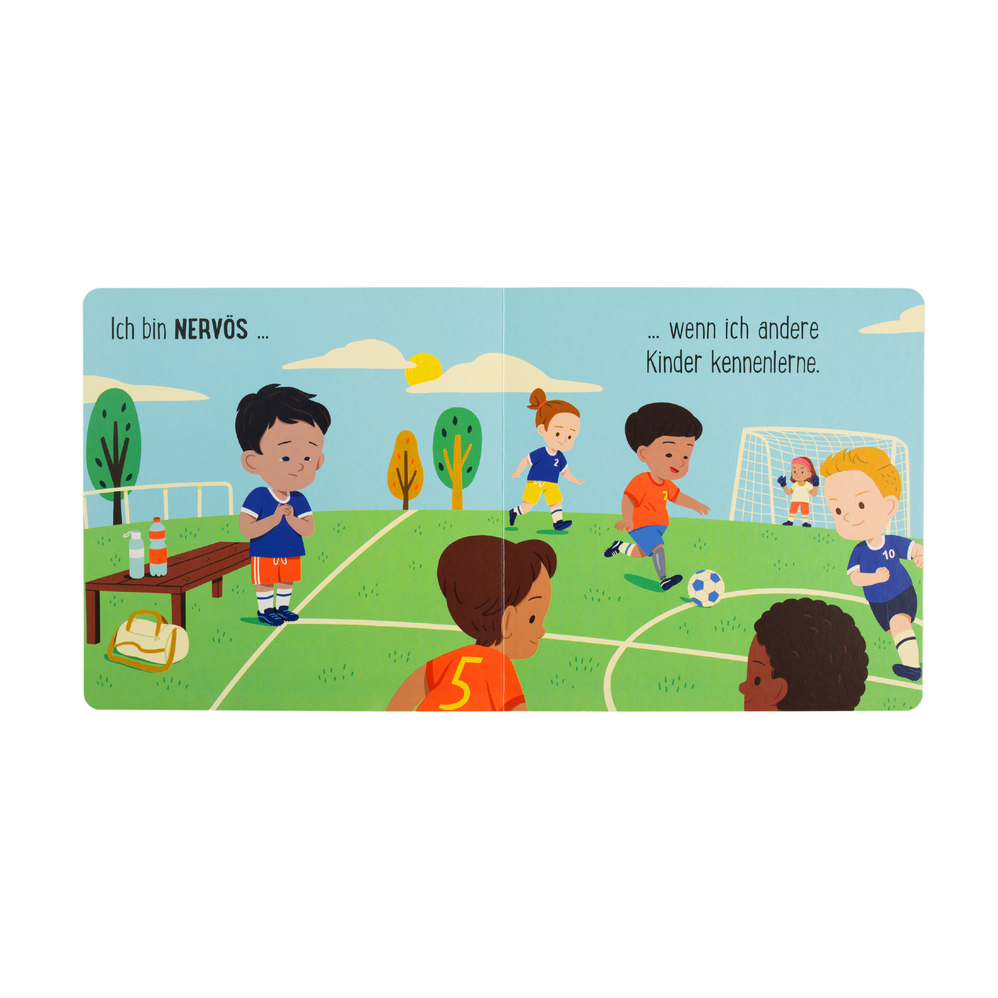 Die Illustration aus „Gefühle sind für alle da!“ von Susann Hoffmann zeigt Kinder beim Fußballspielen auf einem grünen, inklusiven Spielfeld. Während einige Kinder aktiv am Spiel teilnehmen, steht ein Kind nervös neben einer Bank. Begleitender Text ergänzt die Szene.
