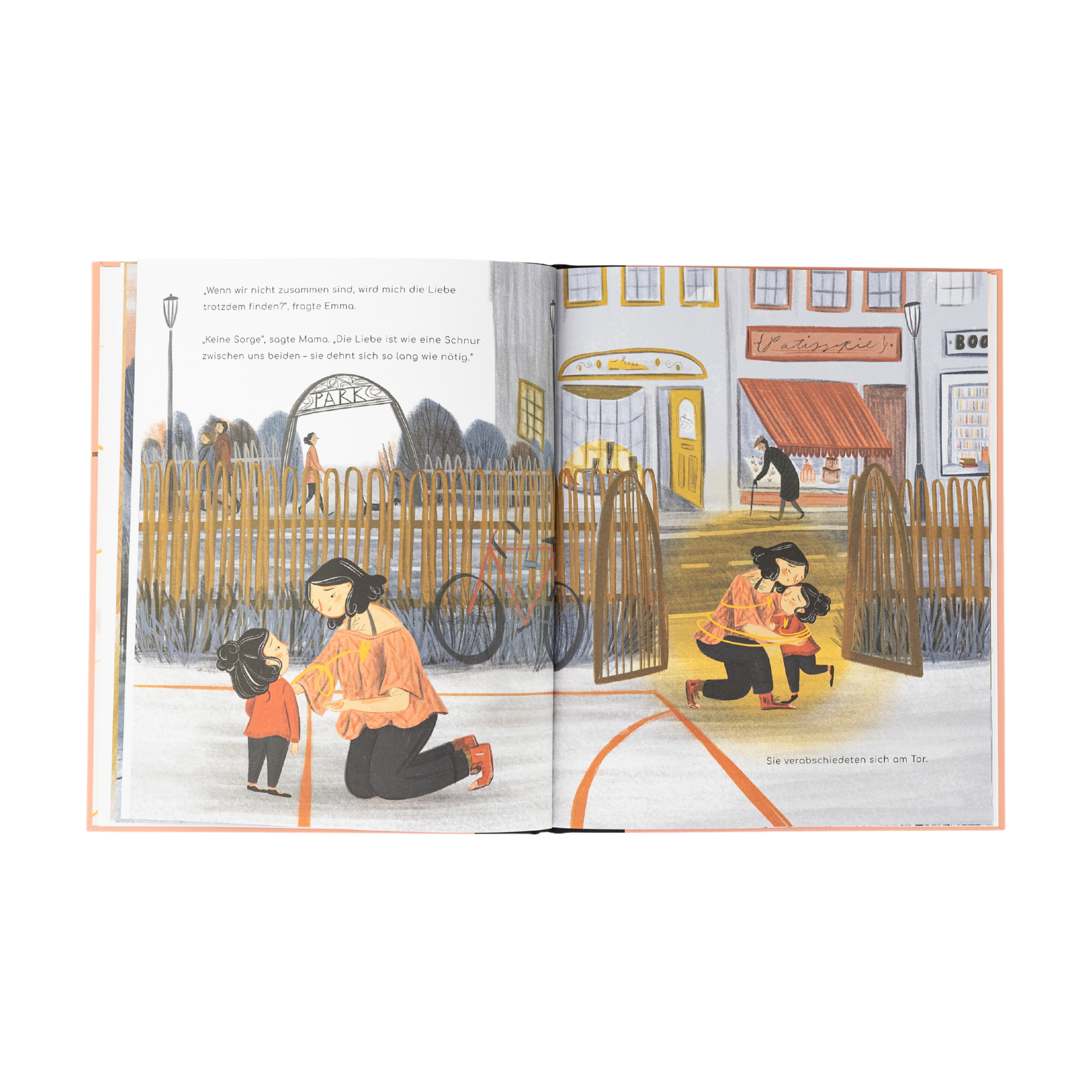 Eine Doppelseite aus dem Kinderbuch „Liebe“ von Corrinne Averiss zeigt eine erwachsene Person, die ein Kind in der Nähe eines Zauns umarmt – die Zuneigung in der Geste ist deutlich spürbar. Im Hintergrund gehen Menschen an Gebäuden vorbei, eine Person sitzt lesend auf einer Bank. Der Text erstreckt sich über beide Seiten.
