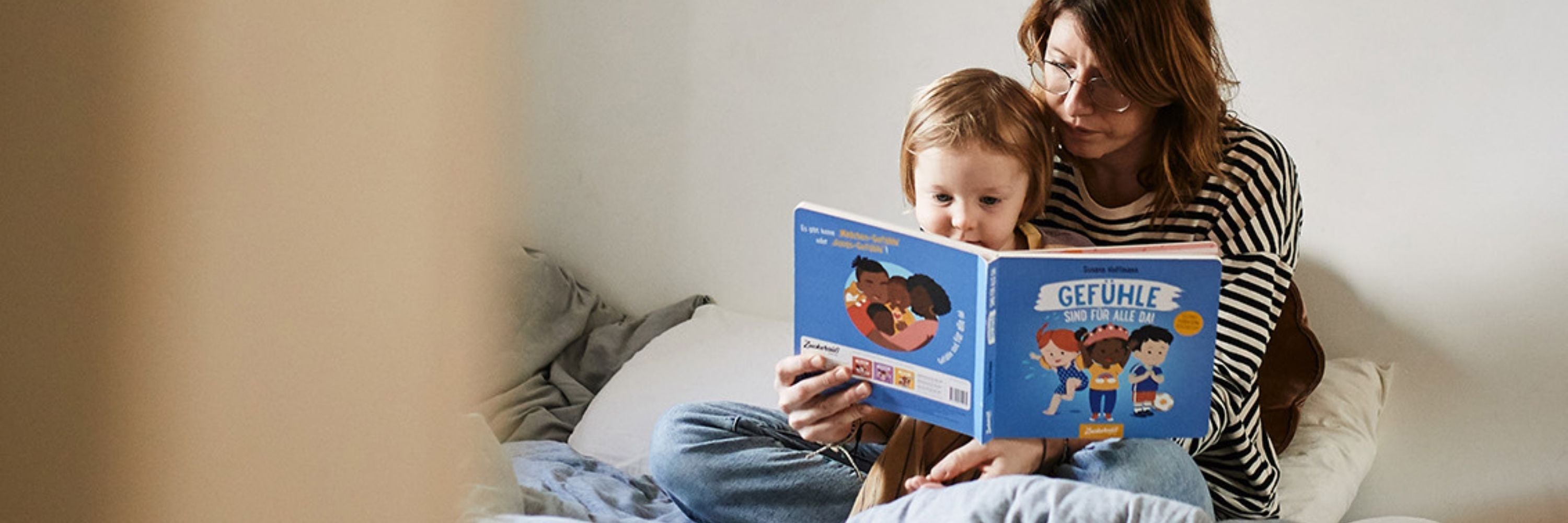 Mutter und Kind lesen "Gefühle sind für alle da"