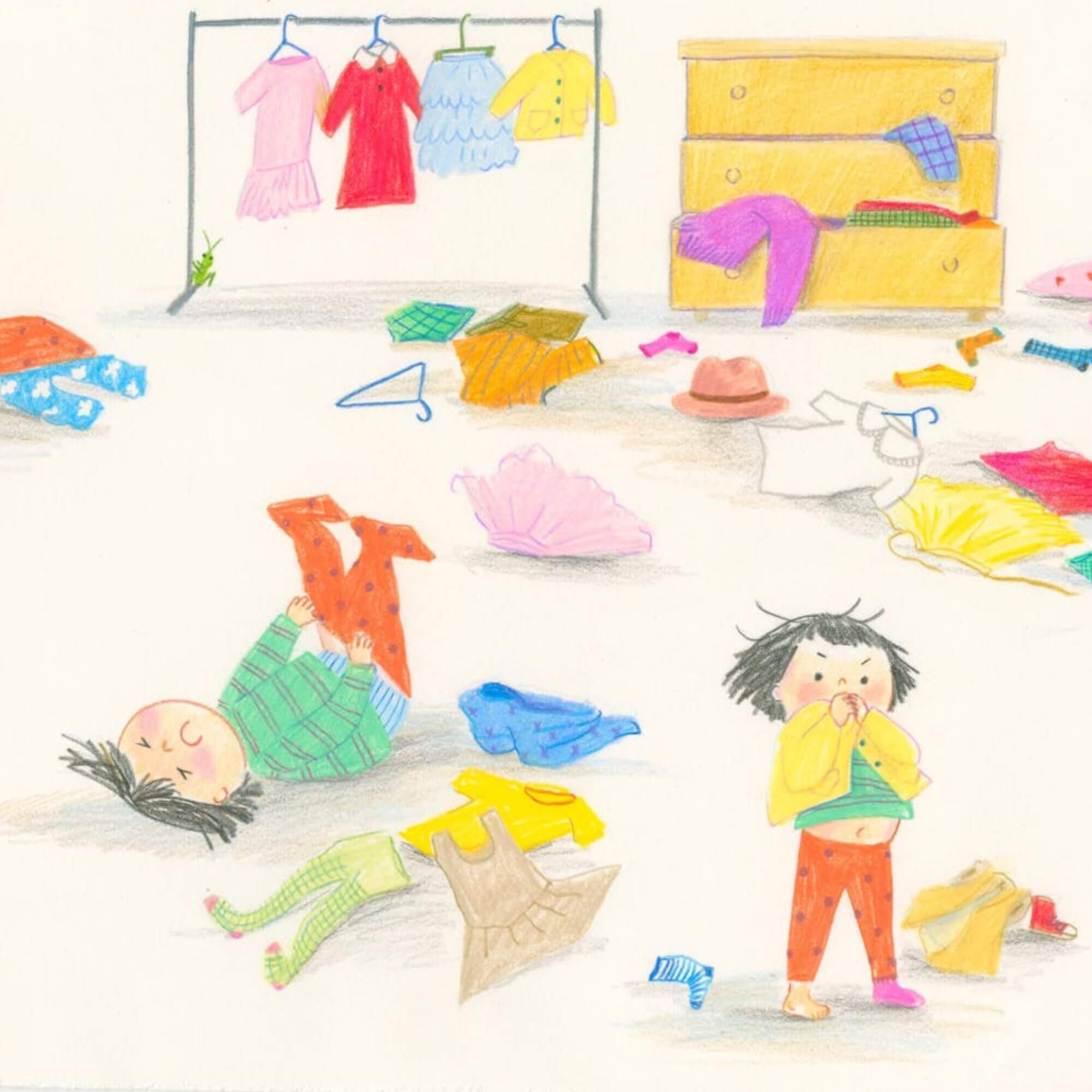 Illustration aus dem Kinderbuch „So ein mieser Tag“ von Chelsea Lin Wallace: Zwei Kinder befinden sich in einem unordentlichen Zimmer voller verstreuter Kleidungsstücke. Eines liegt mit hochgelegten Beinen auf dem Rücken und zieht sich eine Hose an, das andere steht mit einem gelben Oberteil in der Hand neben einer gelben Kommode. Im Hintergrund sind ein Kleiderständer mit bunten Kleidern und herumliegende Bügel zu sehen.