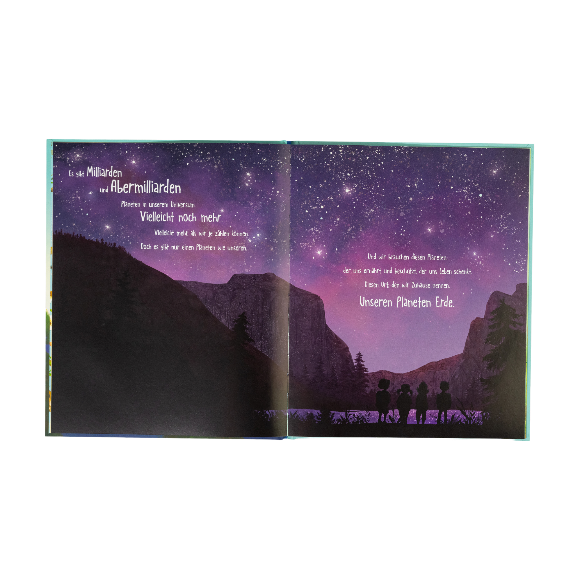 Ein aufgeschlagenes Exemplar von "Ein Planet wie unserer" von Frank Murphy & Charnaie Gordon zeigt einen sternenklaren Nachthimmel über Bergen mit drei Silhouetten von Figuren.