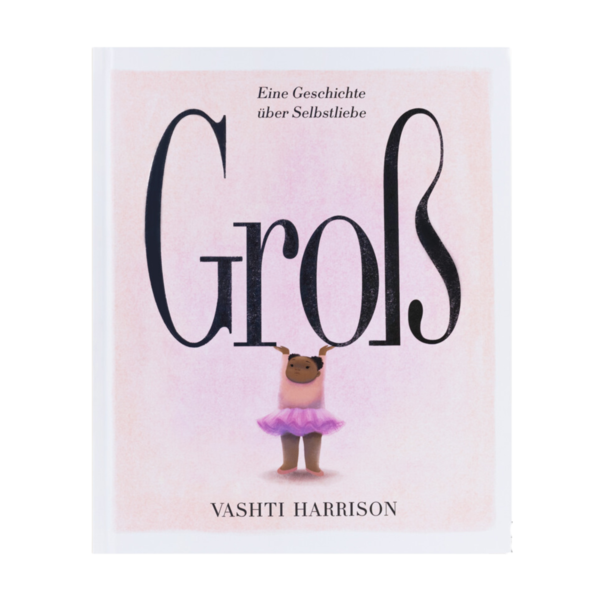 Das Cover von "Groß" von Vashti Harrison zeigt ein junges Mädchen in einem rosa Tutu mit erhobenen Armen, das vor großen schwarzen Buchstaben steht. Der Untertitel lautet "Eine Geschichte über Selbstliebe und Selbstakzeptanz".
