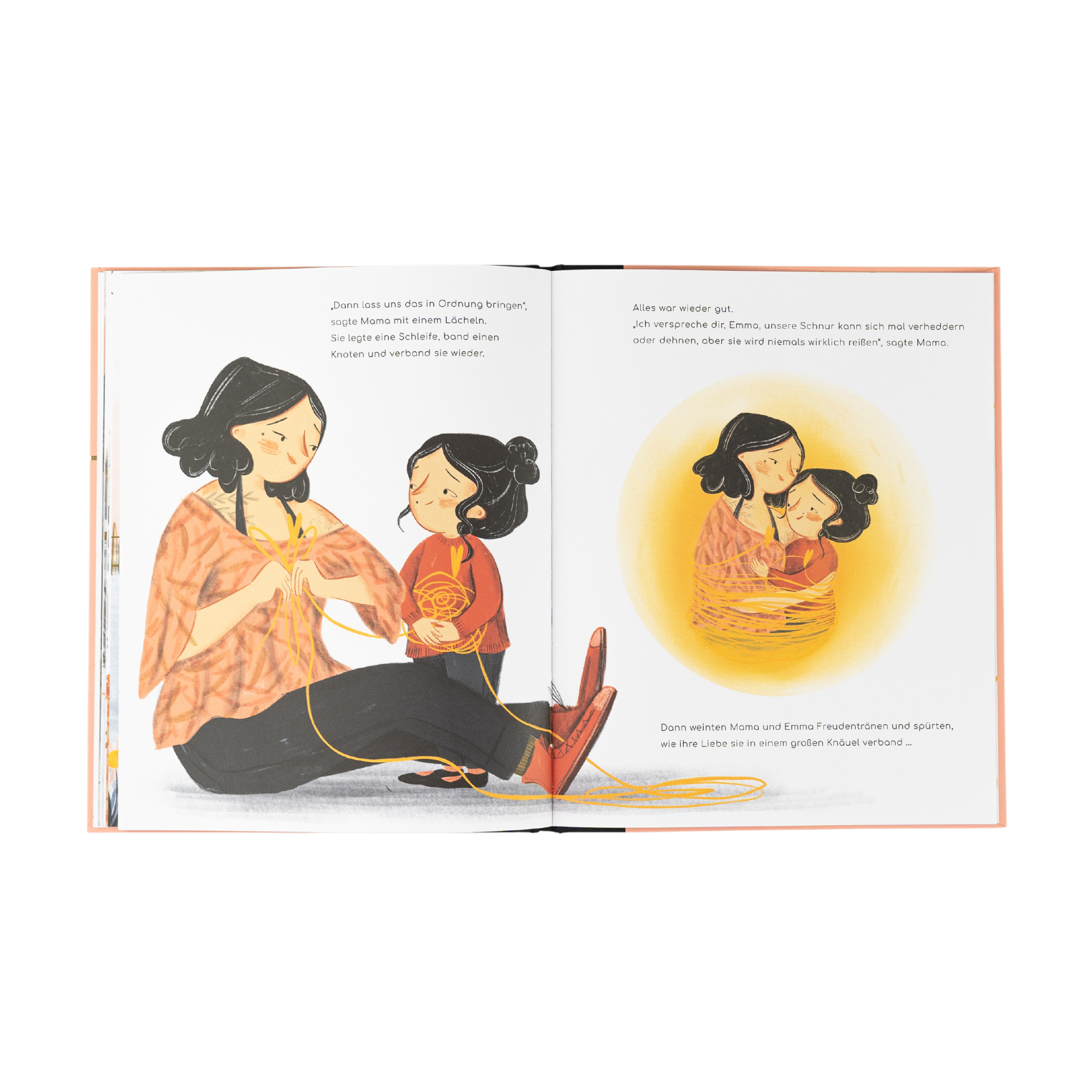 Eine illustrierte Doppelseite aus "Liebe" von Corrinne Averiss zeigt eine Frau und ein junges Mädchen, die auf der einen Seite Garn aufwickeln und auf der anderen Seite sich umarmen, beide mit dunklem Haar, warmem Lächeln und gemütlicher Kleidung - ein perfektes Bild für die Fürsorge und Wärme in diesem Kinderbuch.