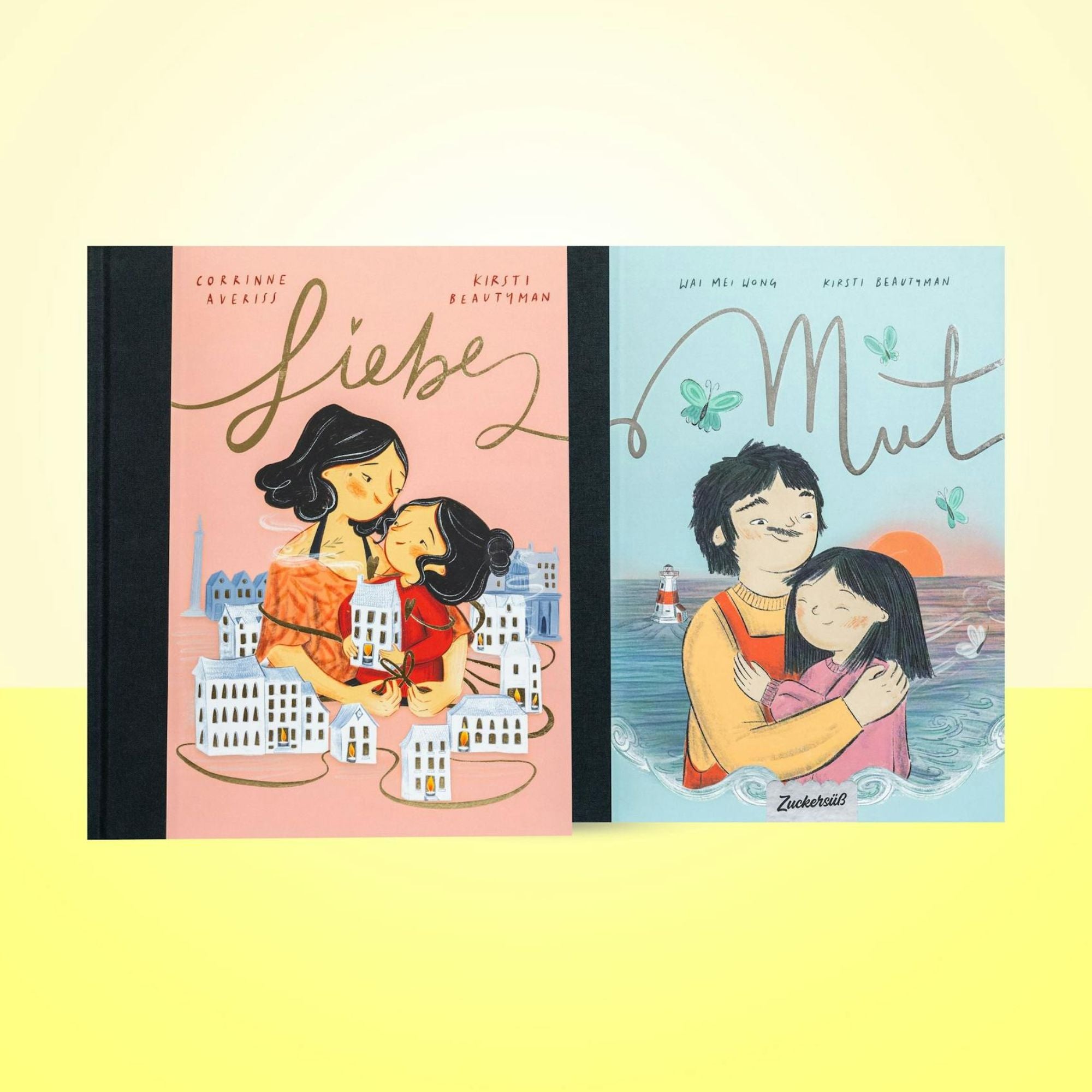 Das Vorteilspaket „Mut & Liebe“ vom Zuckersüß Verlag enthält zwei liebevoll illustrierte Bilderbücher über große Gefühle: „Liebe“ zeigt eine erwachsene Person und ein Kind in inniger Umarmung zwischen weißen Häusern, „Mut“ spielt am Wasser, umgeben von Schmetterlingen und Sonnenuntergang. Beide Bücher feiern emotionale Stärke und Nähe.