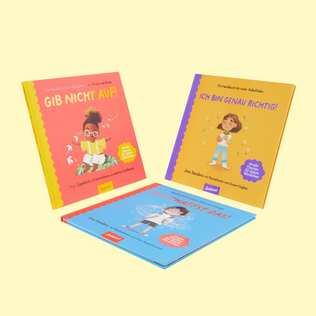 Das „School Starter Pack“ des Zuckersüß-Verlags zeigt drei farbenfrohe deutsche Kinderbücher vor einem gelben Hintergrund. Illustrierte Einbände und motivierende Titel unterstützen die Einschulung, stärken das Selbstvertrauen der Kinder und fördern ihre Resilienz beim Schulstart.