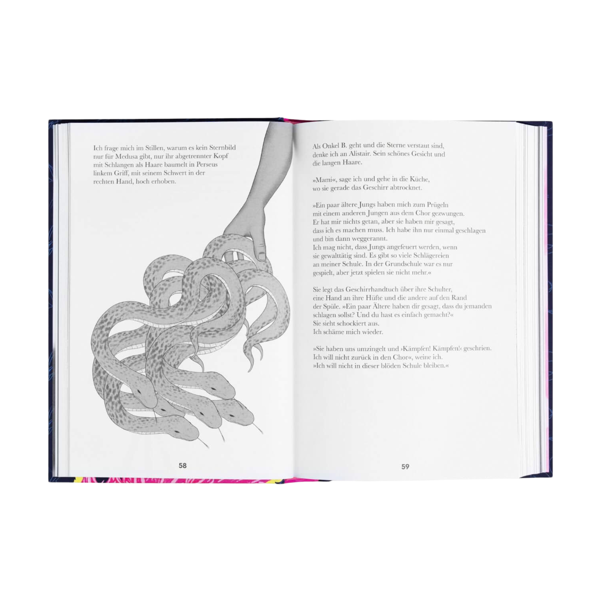 Ein aufgeschlagenes Buch, "Der Schwarze Flamingo" von Dean Atta, zeigt eine Graustufenillustration einer Hand und eines Unterarms, aus denen mehrere Schlangen herauswachsen. Auf den beiden sichtbaren Seiten erscheint ein Text, der die Themen Migration und Rassismus aufgreift.