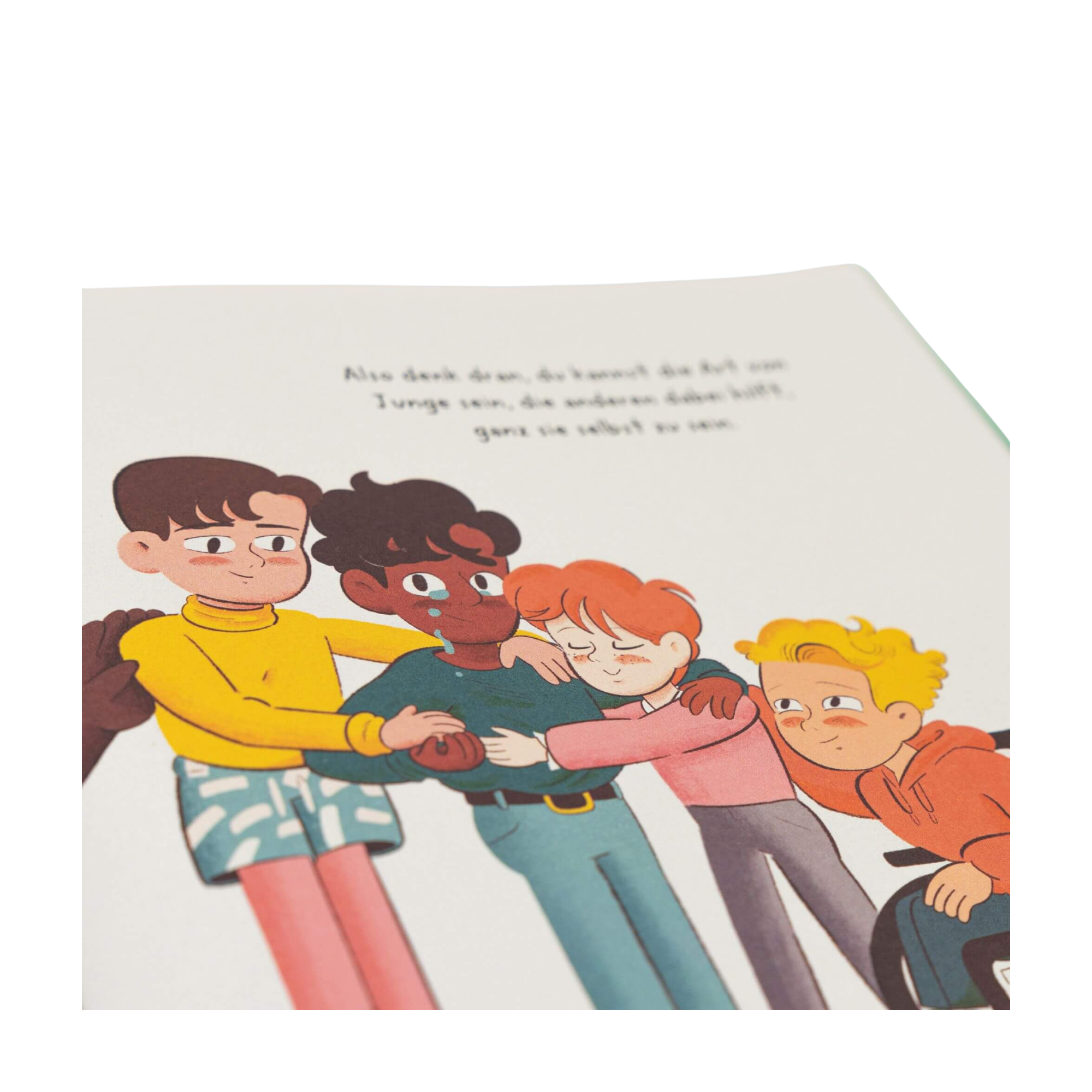 Eine Illustration aus "Sei ein ganzer Kerl" von Jessica Sanders zeigt vier lächelnde Kinder, von denen eines im Rollstuhl sitzt, die sich umarmen. Die rührende Szene hebt die Selbstakzeptanz hervor, mit Textzeilen darüber.