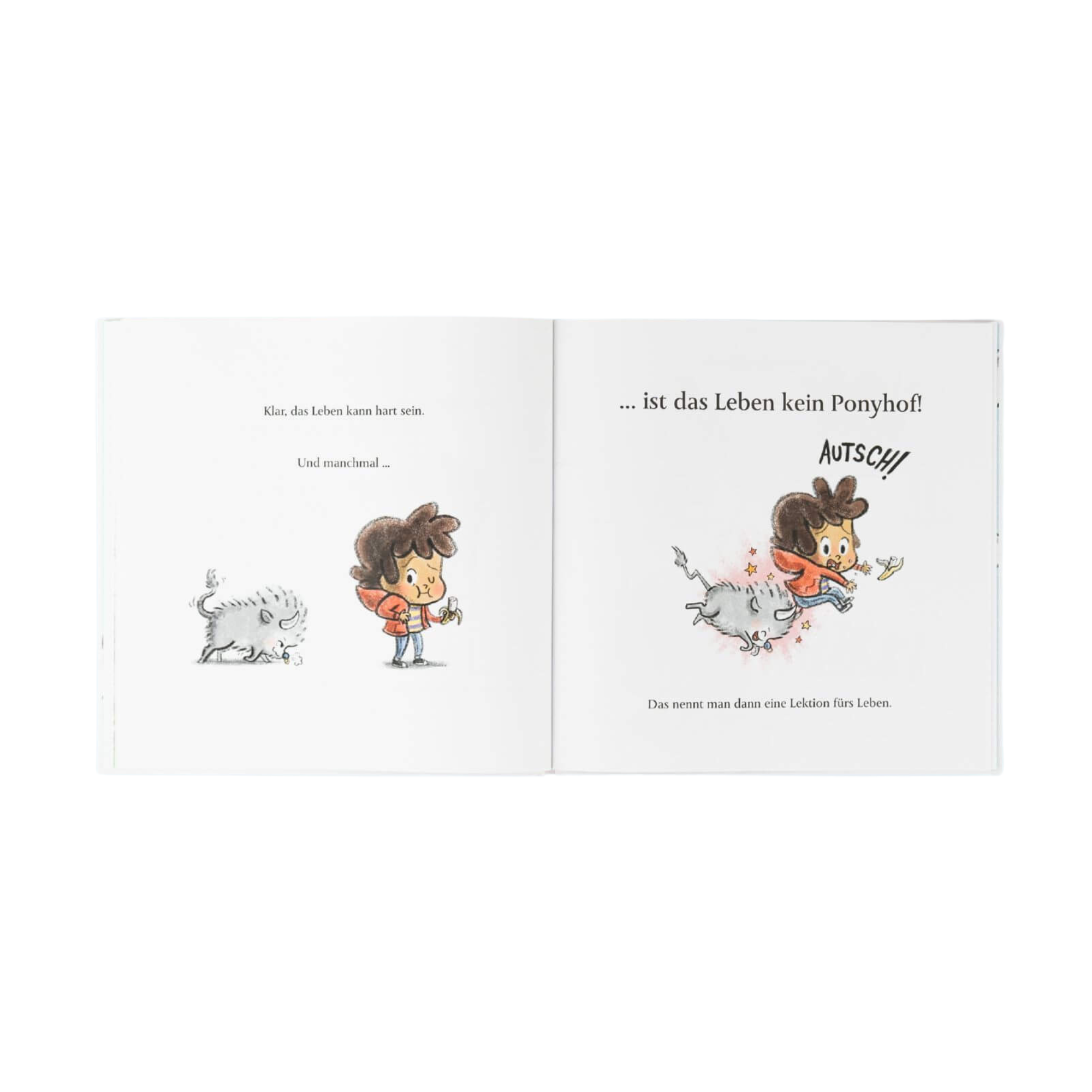 Doppelseite aus dem Bilderbuch „So ist das Leben“ von Ame Dyckman: Ein Kind mit braunen Haaren und roter Jacke wird von einem grauen, stacheligen Wesen getreten, nachdem es zuvor eine Banane gehalten hat – begleitet vom Ausruf „Autsch!“ und dem Spruch: „… ist das Leben kein Ponyhof!“